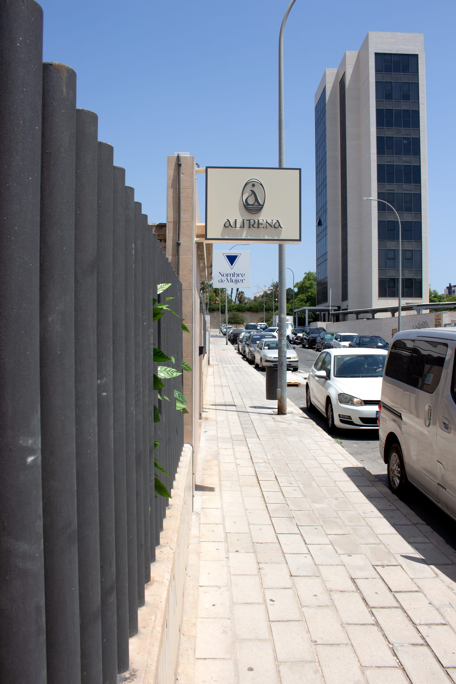 Exterior de la pensión desde la calle